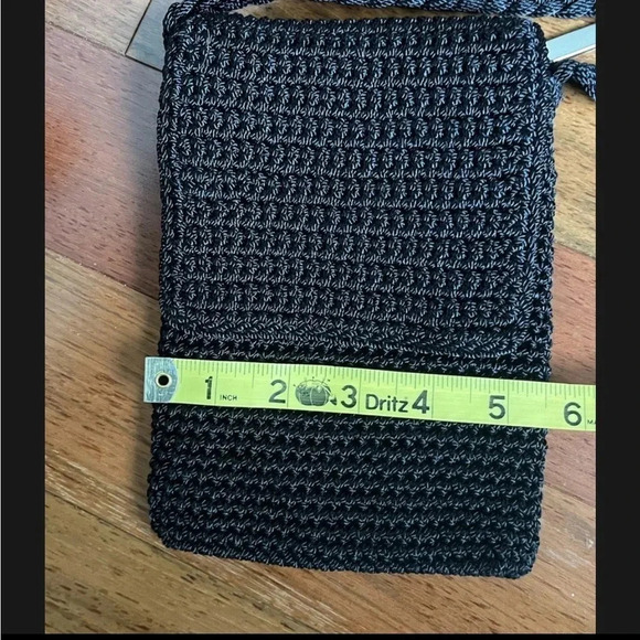 SMALL BLACK CROCHET CROSSBODY FOLD OVER FLAP ZIPPER CLOSURE - Picture 5 of 8
